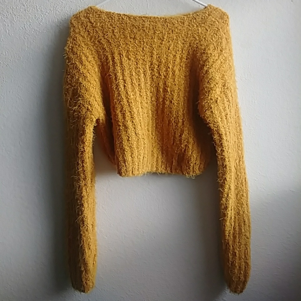 Long sleeve cropped sweater